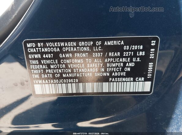 1VWAA7A30JC029529 2018 VOLKSWAGEN PASSAT Blue Engine compartment view
