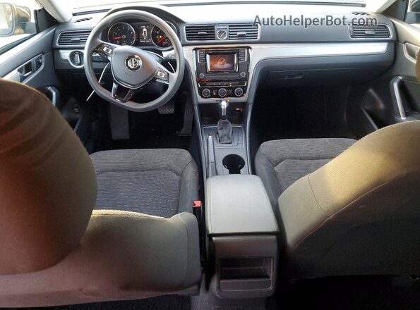 1VWAT7A38HC040010 2017 VOLKSWAGEN PASSAT Black Вид панелі приладів