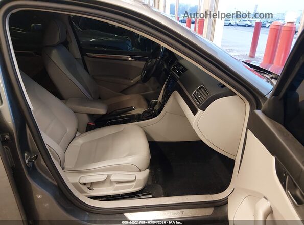 1VWBA7A3XJC008417 2018 VOLKSWAGEN PASSAT Gray Front interior view