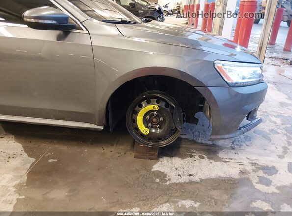 1VWBA7A3XJC008417 2018 VOLKSWAGEN PASSAT Gray Front view