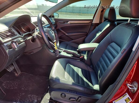 1VWCA7A3XJC044614 2018 VOLKSWAGEN PASSAT Красный Вид салона спереди