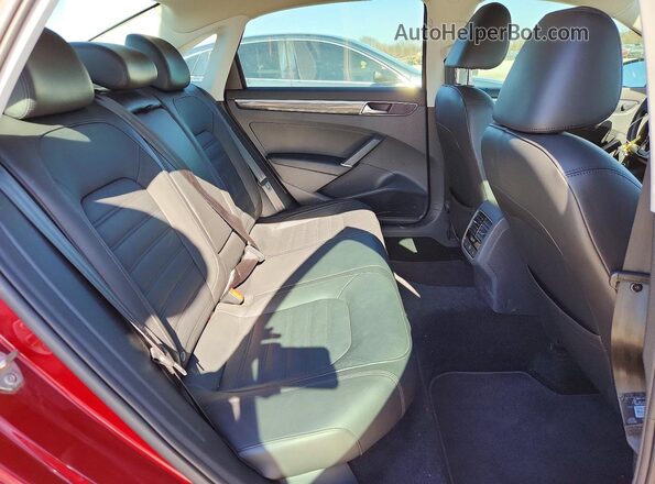 1VWCA7A3XJC044614 2018 VOLKSWAGEN PASSAT Красный Вид задних сидений