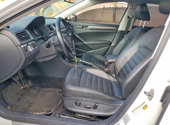 1VWCT7A31GC066083 2016 VOLKSWAGEN PASSAT Белый Вид салона спереди
