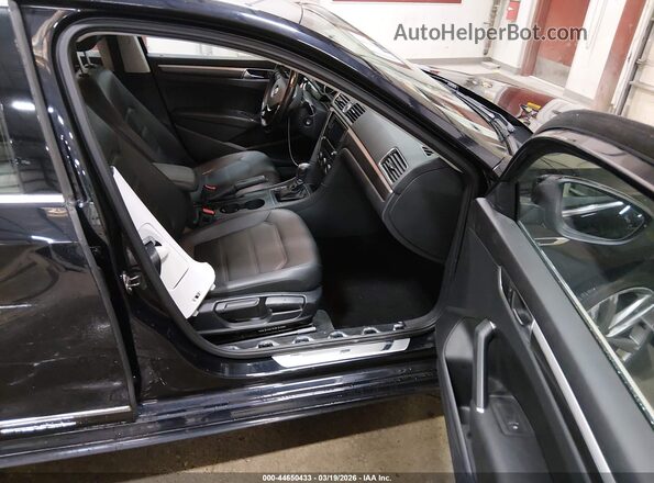 1VWDT7A30HC055100 2017 VOLKSWAGEN PASSAT Dark Blue Widok wnętrza z przodu