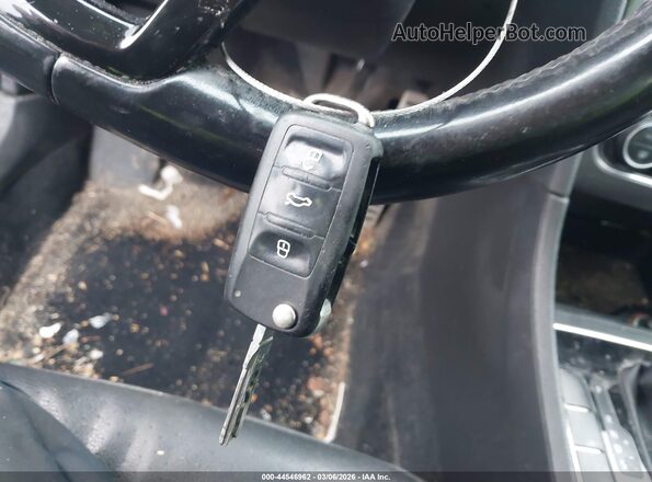 1VWDT7A37HC058768 2017 VOLKSWAGEN PASSAT Серый Вид панели приборов