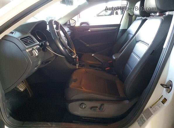1VWDT7A3XHC065813 2017 VOLKSWAGEN PASSAT White Вид салону спереду