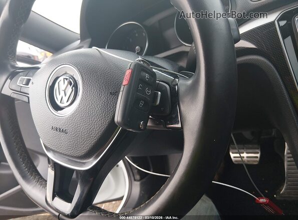 1VWJM7A39JC034820 2018 VOLKSWAGEN PASSAT Белый Вид панели приборов