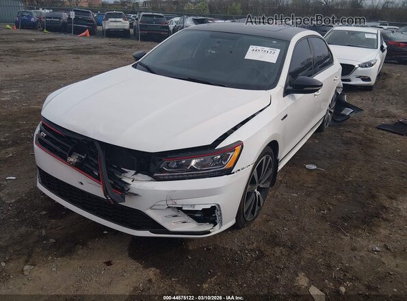 1VWJM7A39JC034820 2018 VOLKSWAGEN PASSAT Белый Передняя левая четверть