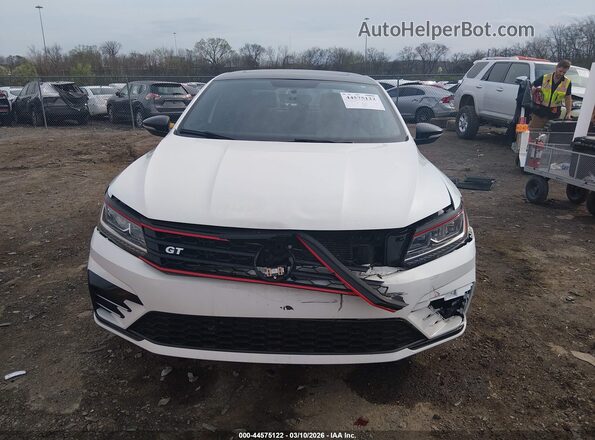 1VWJM7A39JC034820 2018 VOLKSWAGEN PASSAT Белый Вид задней части салона