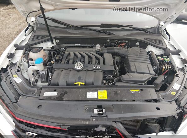 1VWJM7A39JC034820 2018 VOLKSWAGEN PASSAT Белый Вид сзади