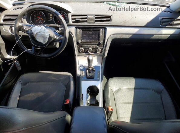 1VWLA7A32KC010457 2019 VOLKSWAGEN PASSAT Gray Widok deski rozdzielczej