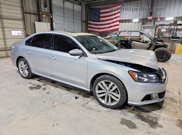 1VWLA7A35KC010582 2019 VOLKSWAGEN PASSAT Silver Передня права чверть