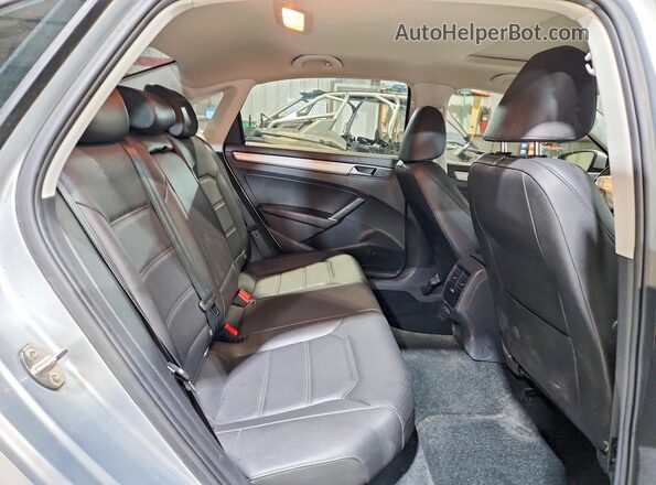 1VWLA7A35KC010582 2019 VOLKSWAGEN PASSAT Silver Вид задніх сидінь