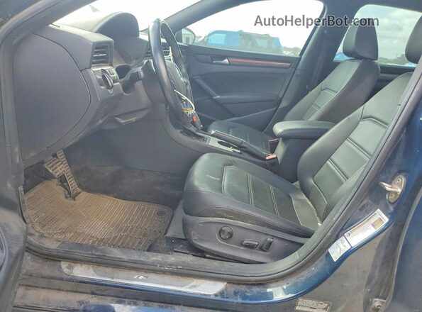 1VWMA7A32MC006559 2021 VOLKSWAGEN PASSAT Blue Front interior view