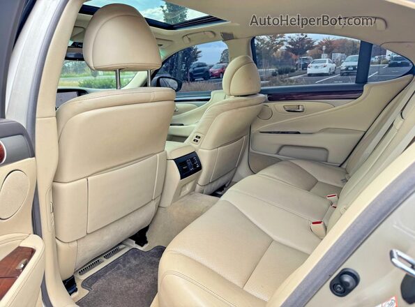 JTHBL5EF2H5143975 2017 LEXUS LS Gold Вид підкапотного простору