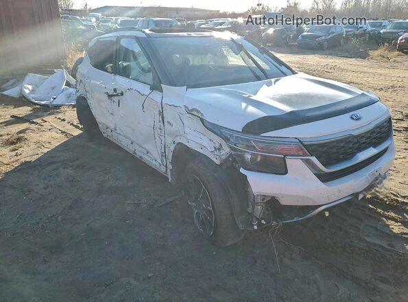 KNDEUCAA6M7068741 2021 KIA SELTOS Белый Передняя правая четверть