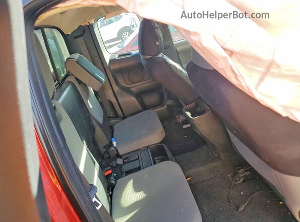 5TFSX5EN7GX045525 2016 TOYOTA TACOMA Red Rear seats view