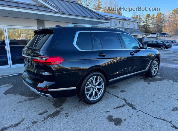 5UXCW2C06M9E81989 2021 BMW X7 Black Widok z przodu