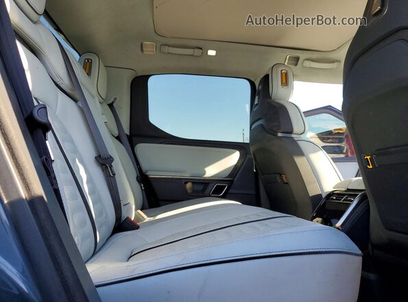 7FCTGAAA4PN001004 2023 RIVIAN R1T Gray Vista interior trasera