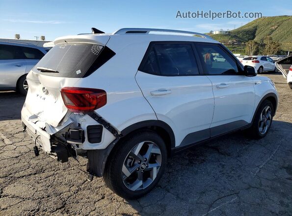 KMHRC8A3XNU208940 2022 HYUNDAI VENUE White 