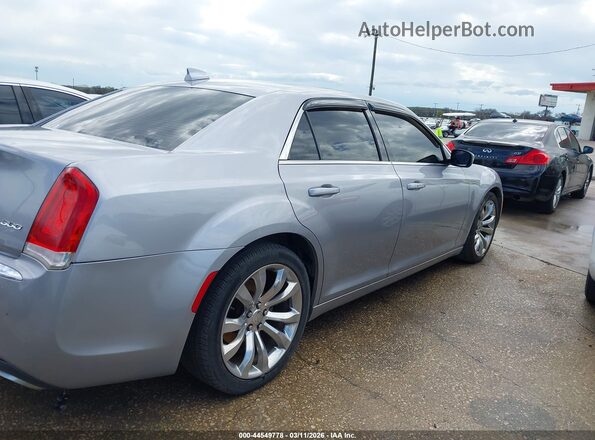 2C3CCAAG0GH260558 2016 CHRYSLER 300 Purple Rear interior view