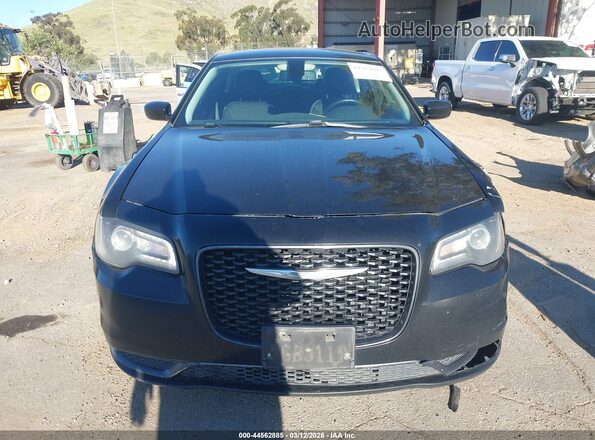 2C3CCAAG5JH308210 2018 CHRYSLER 300 Black Widok wnętrza z tyłu