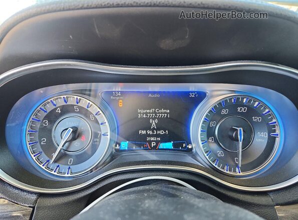 2C3CCAAG6JH317014 2018 CHRYSLER 300 Gray Սարքավորումների վահանակի տեսք