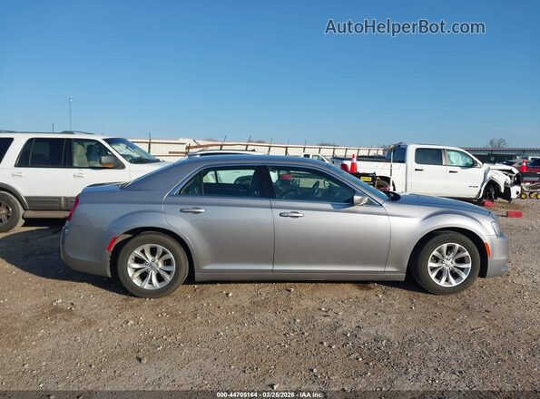 2C3CCAAG7GH238282 2016 CHRYSLER 300 Silver Widok wnętrza z tyłu
