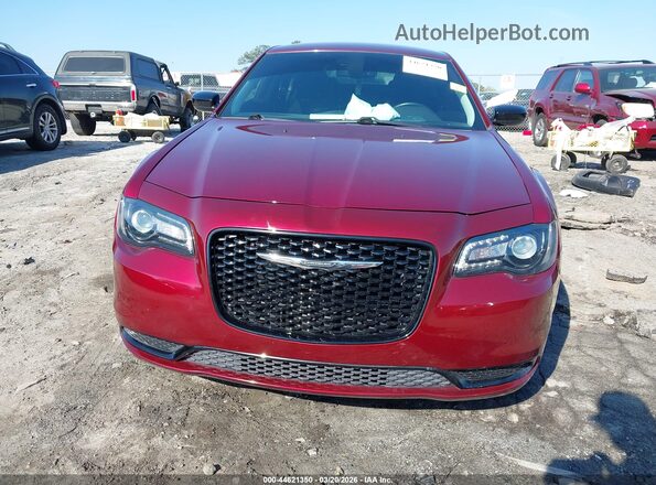 2C3CCAAGXJH308980 2018 CHRYSLER 300 Red Rear interior view