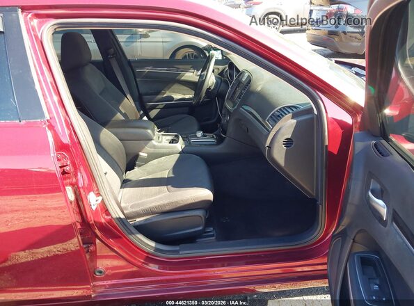 2C3CCAAGXJH308980 2018 CHRYSLER 300 Red Front interior view