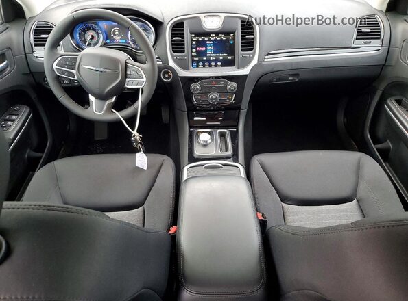 2C3CCAAGXPH605000 2023 CHRYSLER 300 Black Dashboard view