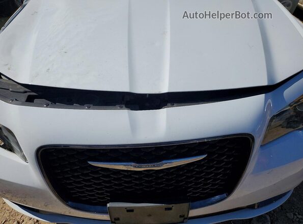 2C3CCABG2KH533636 2019 CHRYSLER 300 White 