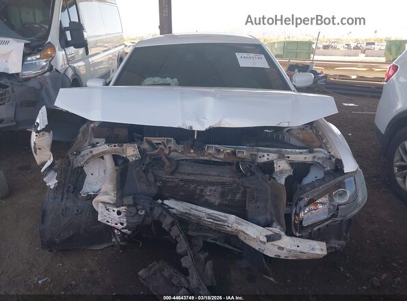 2C3CCABG3KH697851 2019 CHRYSLER 300 White Front view
