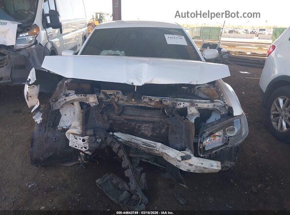 2C3CCABG3KH697851 2019 CHRYSLER 300 White Rear interior view