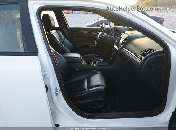 2C3CCABG3NH184569 2022 CHRYSLER 300 Белый Вид салона спереди