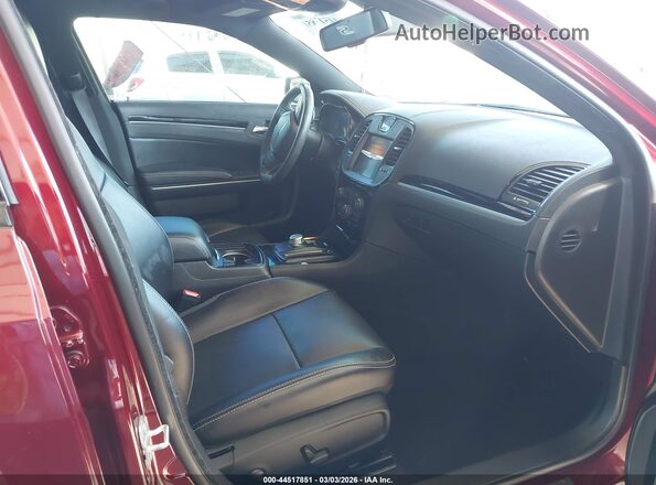 2C3CCABG3PH661813 2023 CHRYSLER 300 Maroon Widok wnętrza z przodu