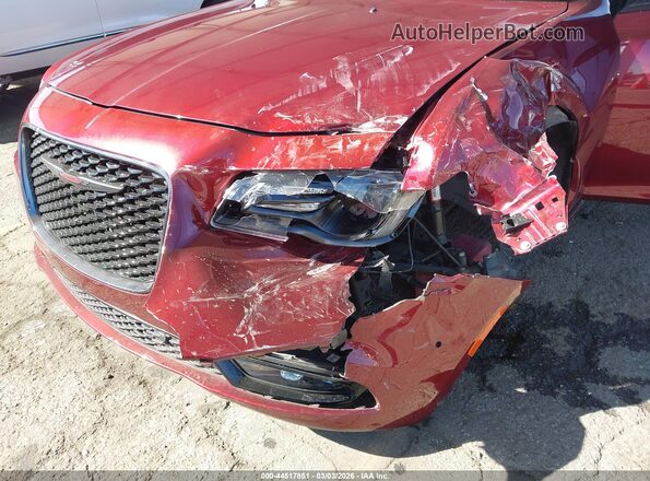 2C3CCABG3PH661813 2023 CHRYSLER 300 Maroon Widok z przodu