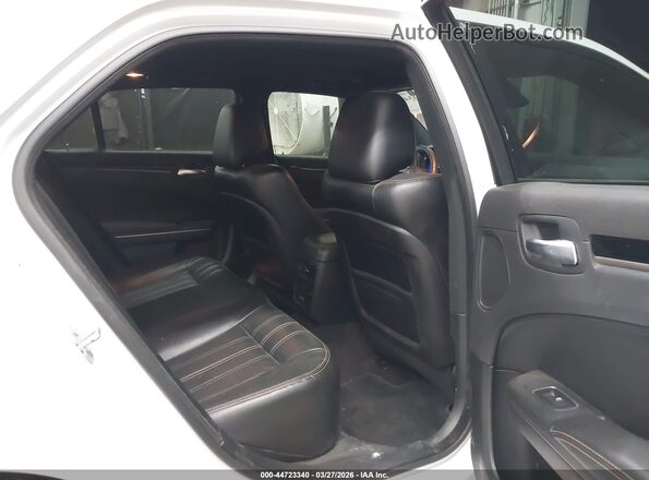 2C3CCABG6HH624174 2017 CHRYSLER 300 White Vista de la etiqueta del VIN