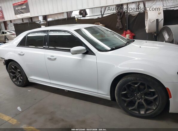 2C3CCABG6HH624174 2017 CHRYSLER 300 White Vista interior trasera