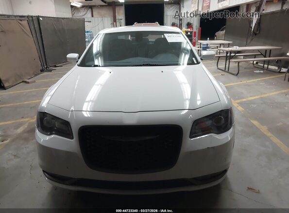 2C3CCABG6HH624174 2017 CHRYSLER 300 White Vista del cuadro de instrumentos