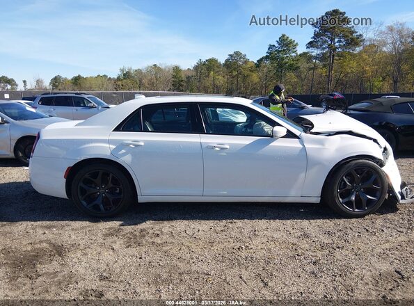 2C3CCABG9NH116017 2022 CHRYSLER 300 White Widok wnętrza z tyłu