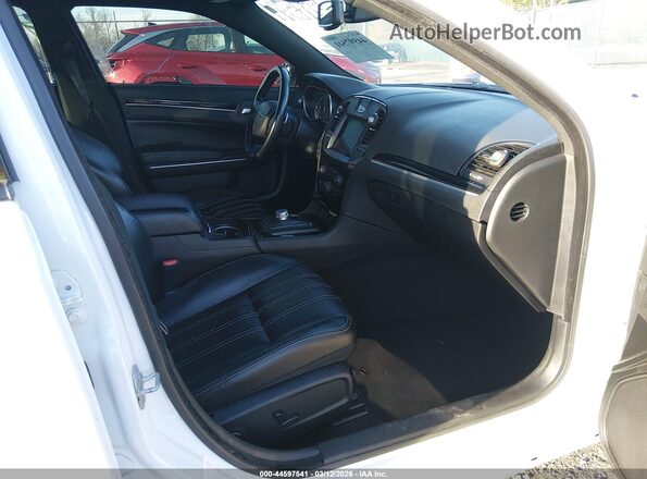 2C3CCABT6NH154608 2022 CHRYSLER 300 White Front interior view