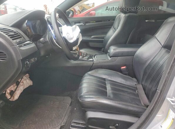 2C3CCABT6NH193702 2022 CHRYSLER 300 Серебряный Вид салона спереди
