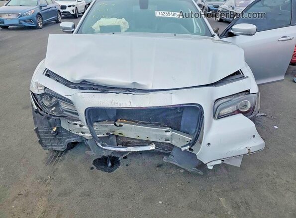 2C3CCABT6NH193702 2022 CHRYSLER 300 Серебряный Вид задней части салона