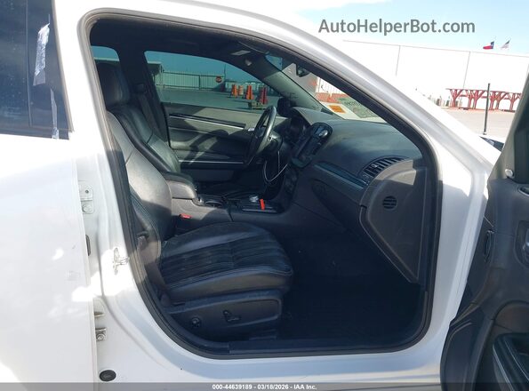 2C3CCABT8LH220511 2020 CHRYSLER 300 White Front interior view