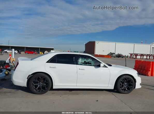 2C3CCABT8LH220511 2020 CHRYSLER 300 White Rear interior view