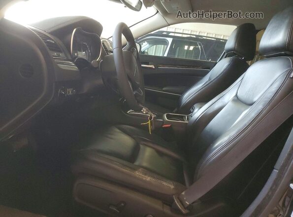 2C3CCADG9PH542029 2023 CHRYSLER 300 Черный Вид салона спереди