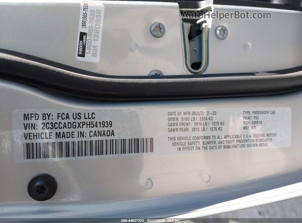 2C3CCADGXPH541939 2023 CHRYSLER 300 Silver Vista del compartimento del motor