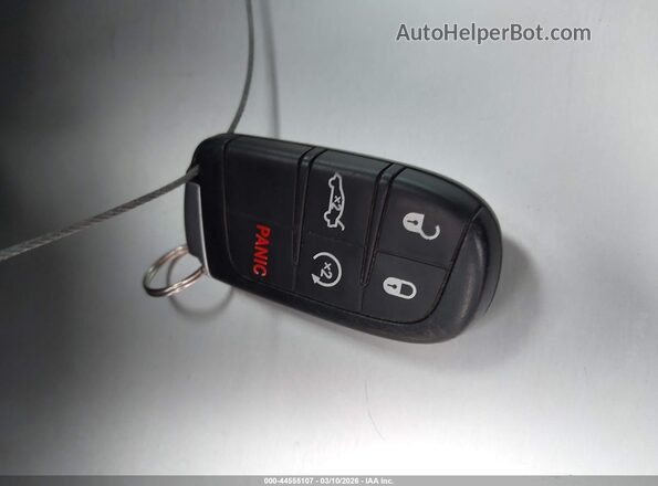 2C3CCAEG2KH527962 2019 CHRYSLER 300 Белый Вид панели приборов