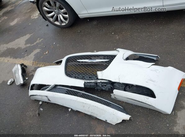 2C3CCAEG2KH527962 2019 CHRYSLER 300 Белый Вид щитка приборов